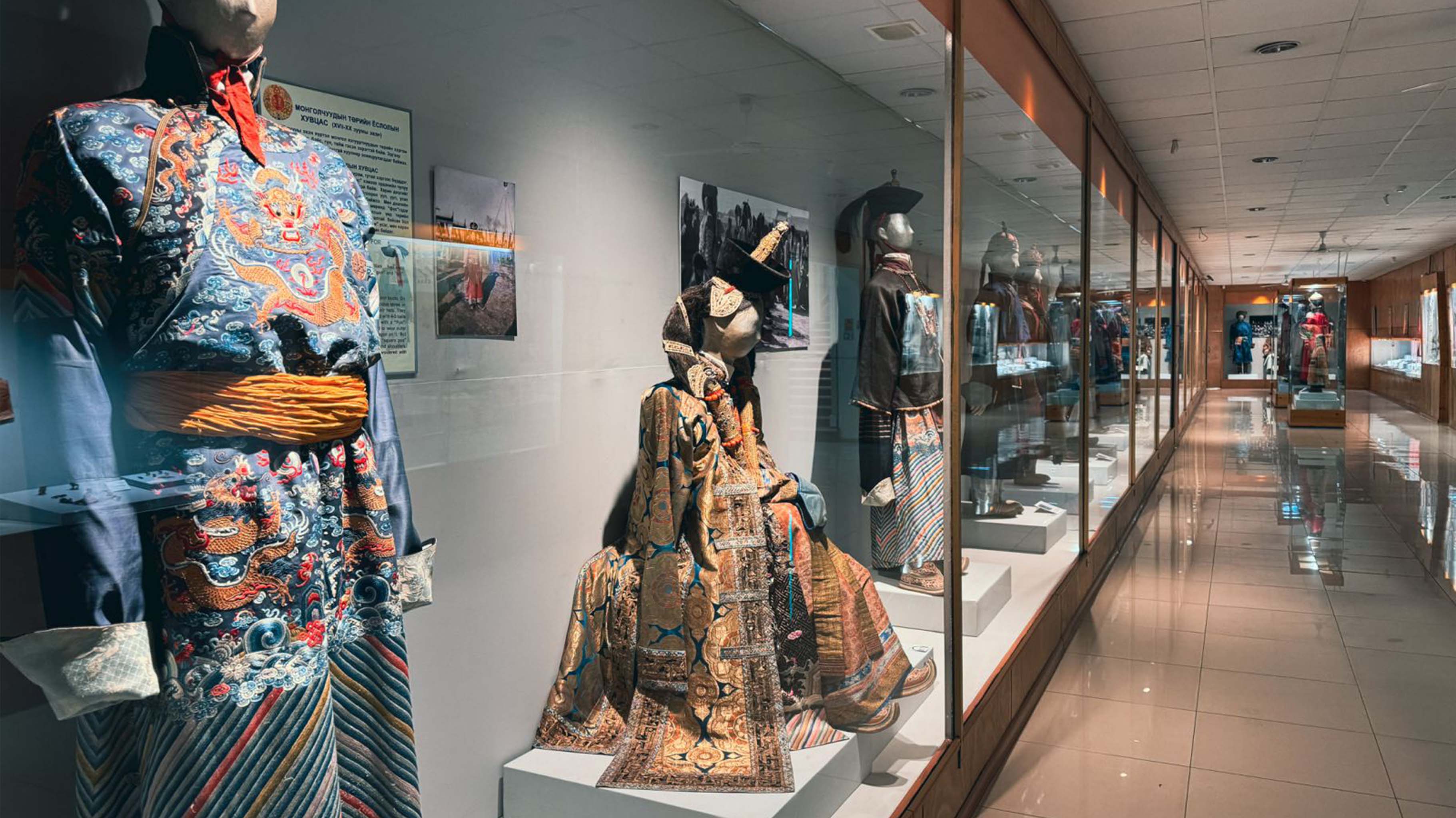 Монголын Уламжлалт Хувцасны Танилцуулга